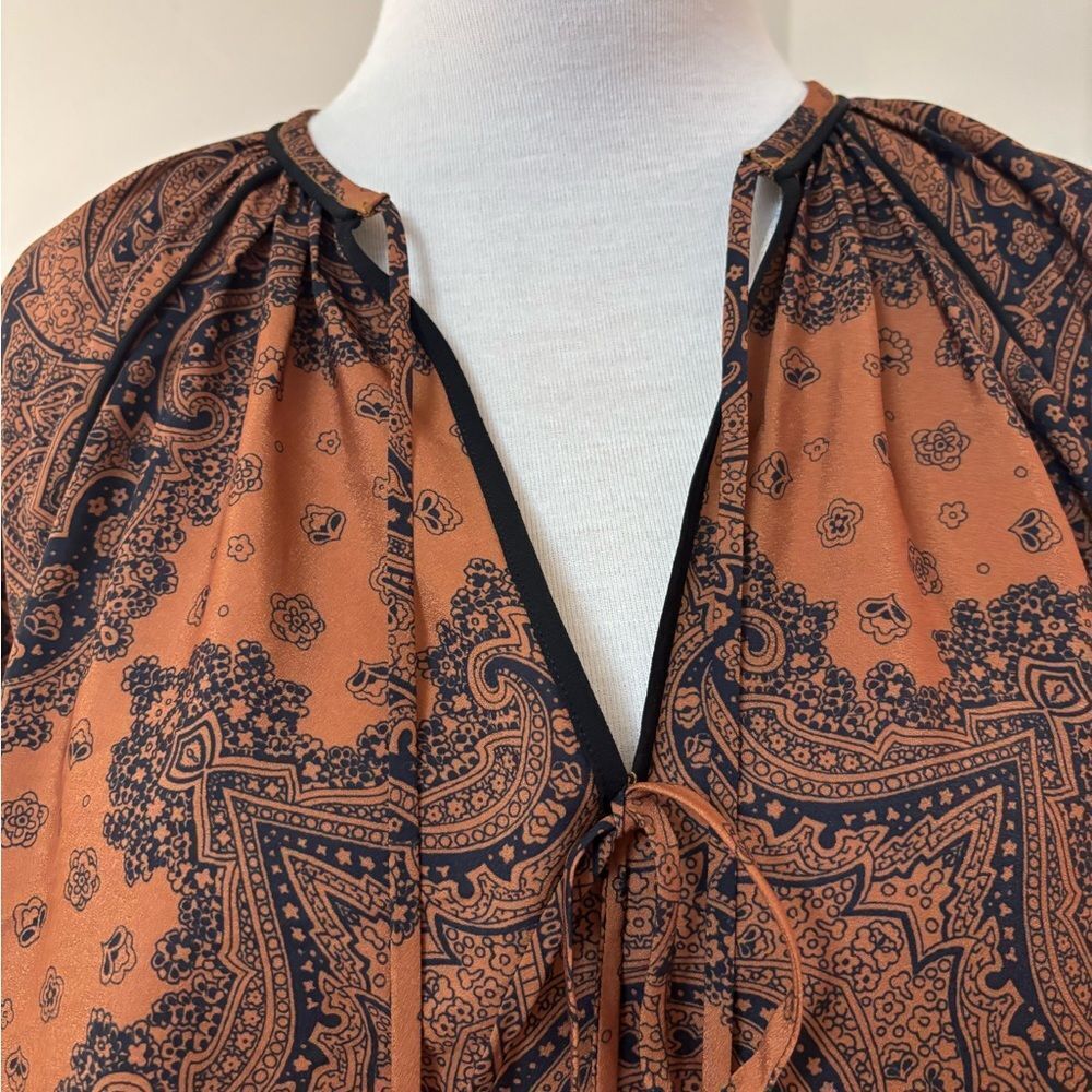 NWOT LOVE THE LABEL Paisley Print Women's Top in Brown and Black S - Picture 2 of 5